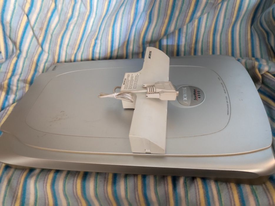 Сканер Microtek ScanMaker 4900