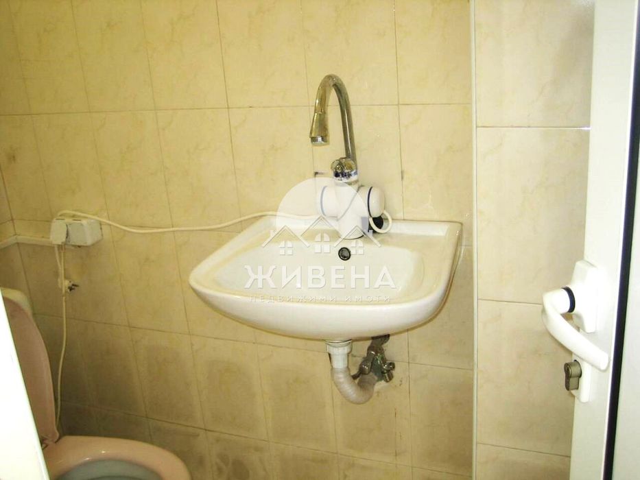 Отдавам под наем магазин / офис, кв. Възраждане 1, площ 59 кв.м