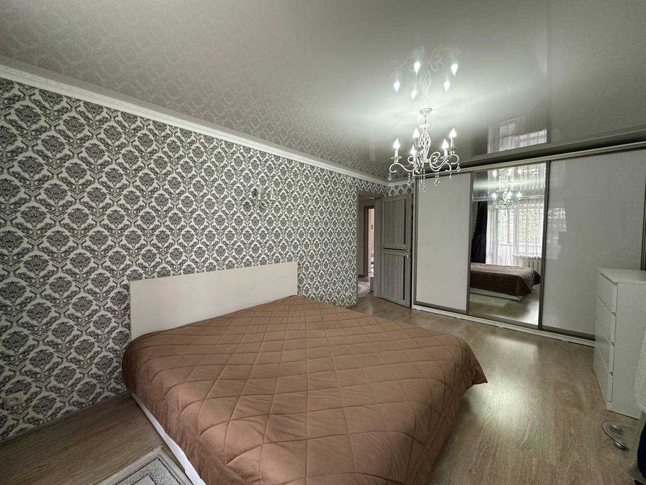 Продам 4-х комнатную картиру в районе бородинского магазина