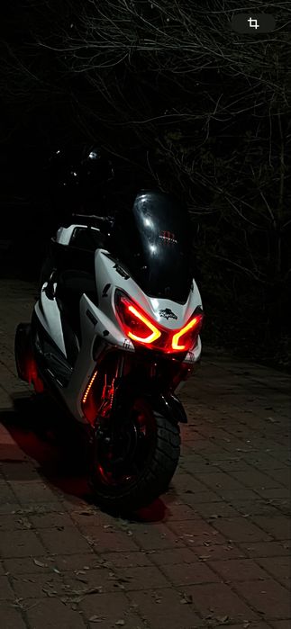 Макси.           .