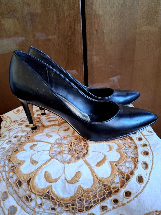 Елегантни дамски обувки