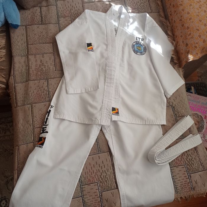 Продам форму для тэйквандо.