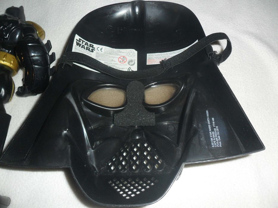 Играчка Батман и маска Дарт Вейдър