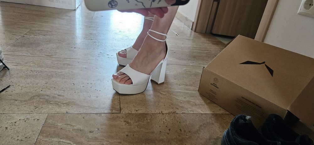 Pantofi albi cu toc