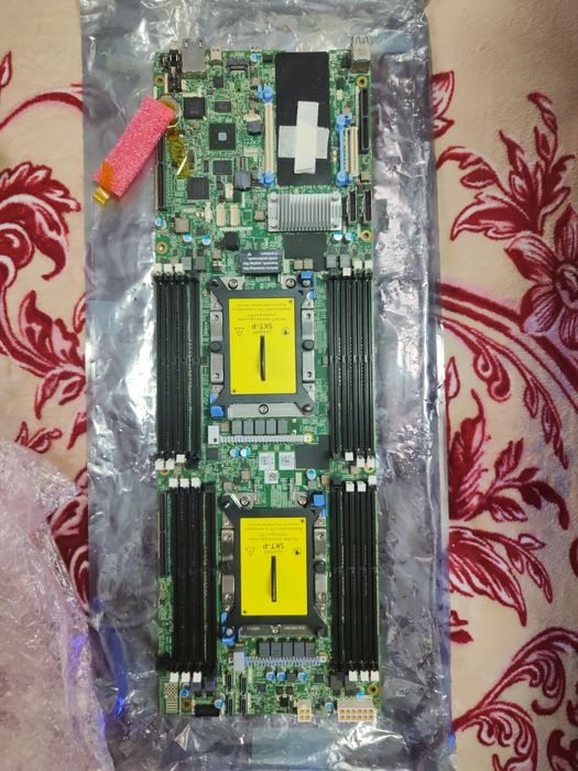 Vând placa de baza pentru servere