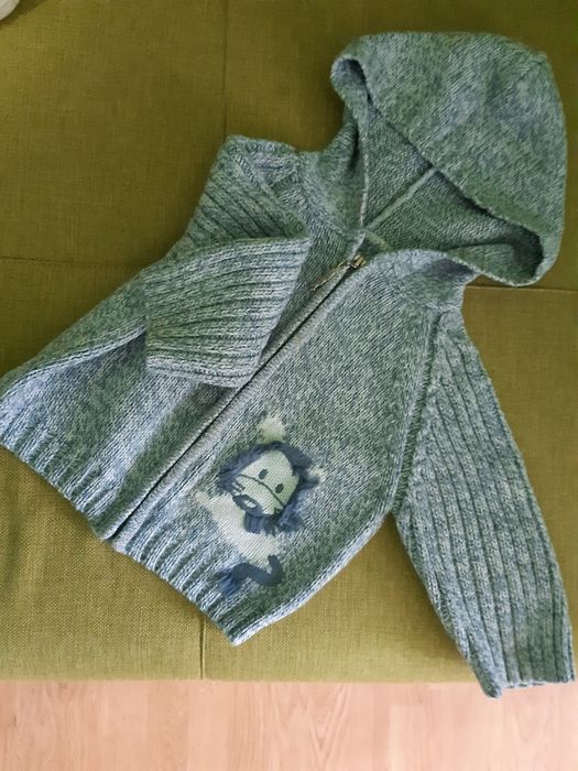 Детские вещи - 500 тенге.