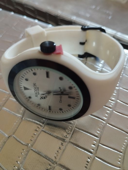 Ceasuri rezistente la apă ( 5bar)