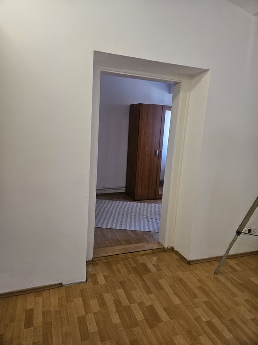 Ultra-Central Sibiu: 2 camere la casă, curte, Pasajul Școlii