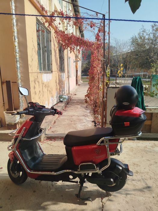 Skuter sotildi deyarli yangi