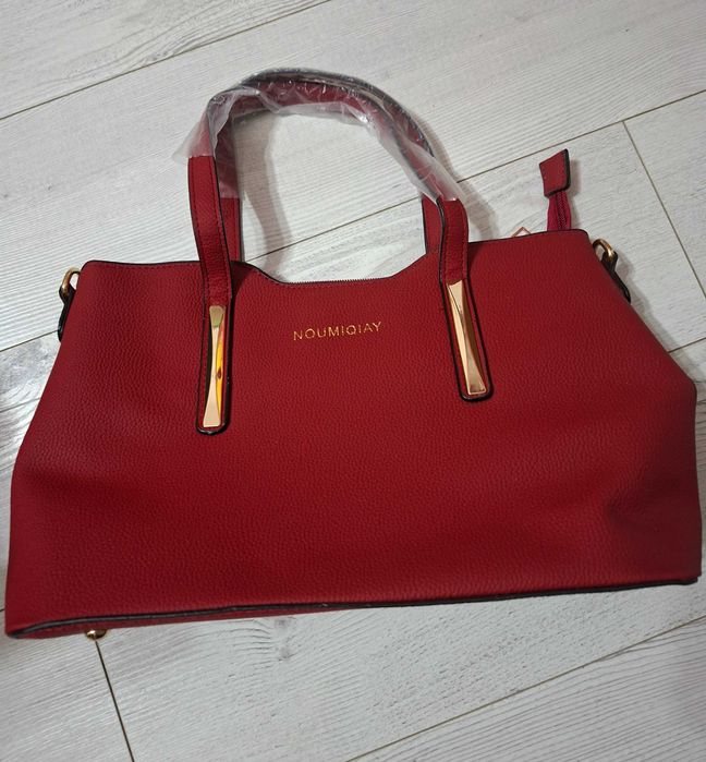Geantă roșie, elegantă