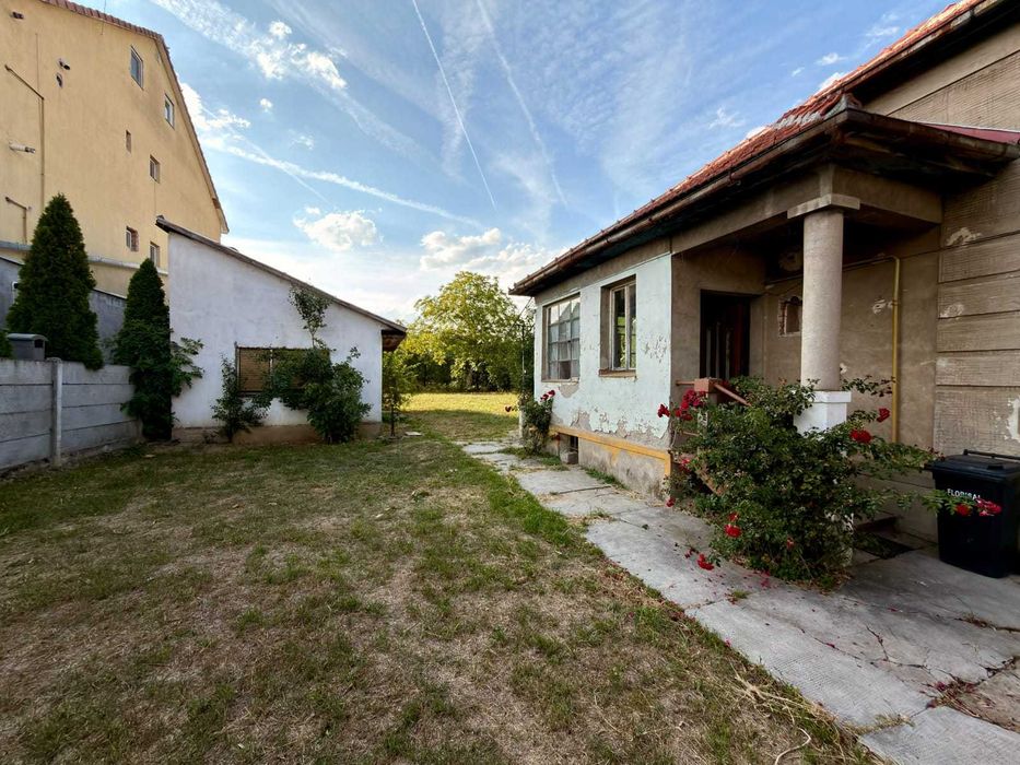 Casă cu teren, cu potențial imobiliar deosebit, zona semicentrală Satu Mare, teren intravilan generos de 9 ari  și o construcție existentă