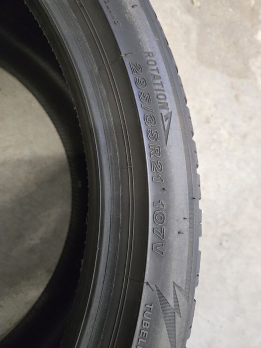 2buc Anvelope iarna 295 35 21 Bridgestone