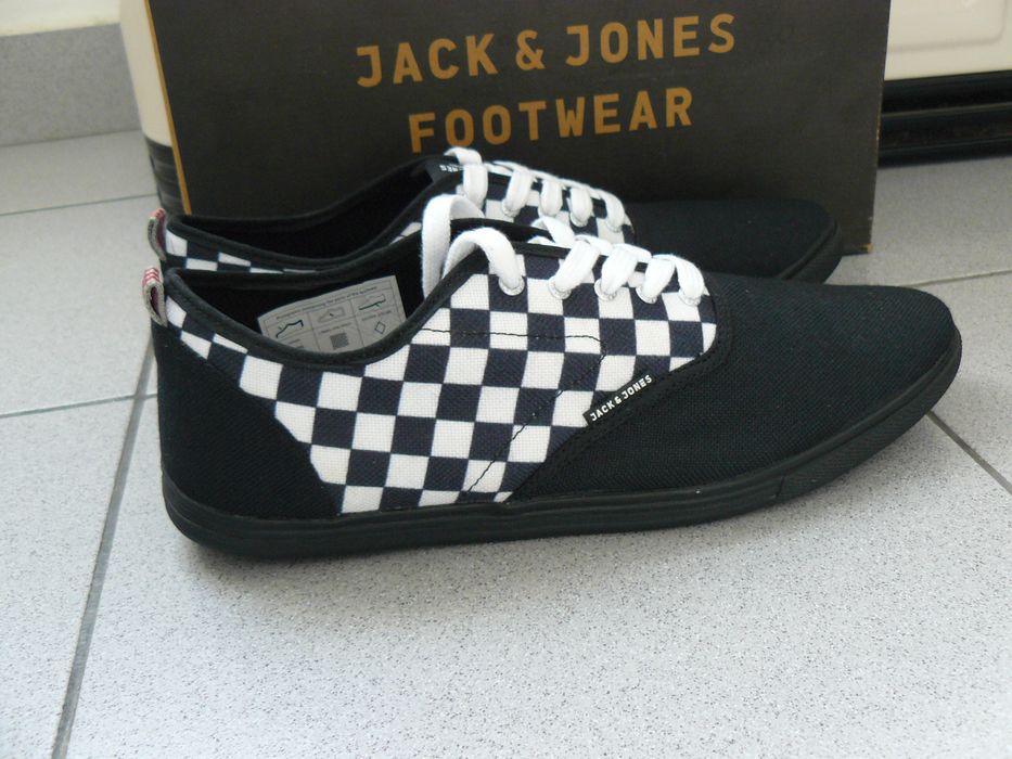 Tenisi Barbati JACK & JONES U.K Noi in cutie,Culoare Negru + Alb,Nr.42