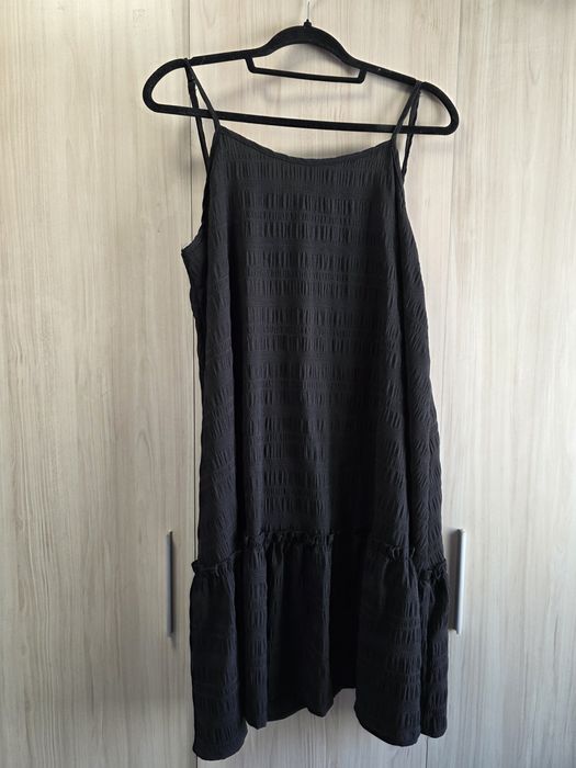 Къса черна рокля