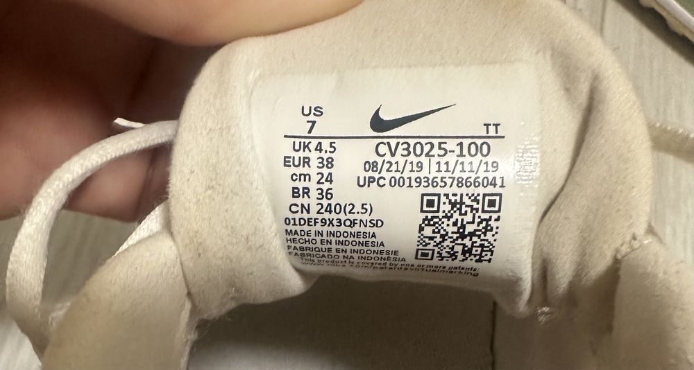 Дамски маратонки Nike 270