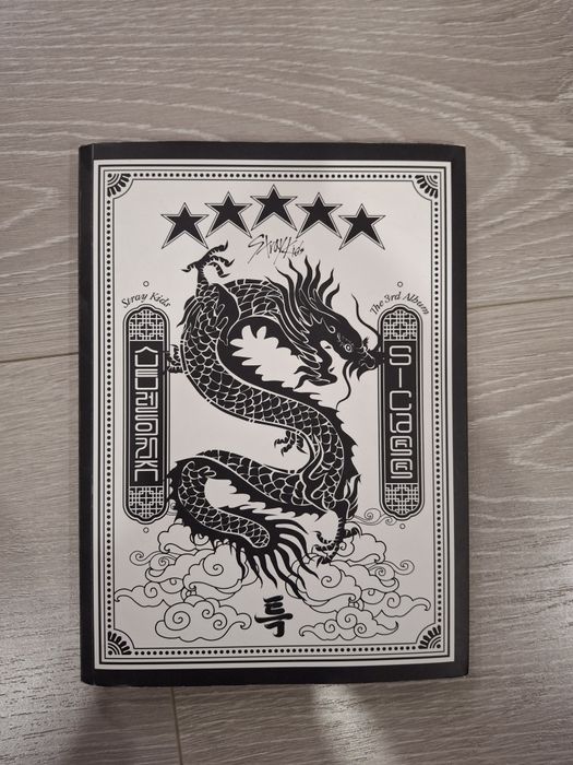 Альбом k-pop группы "Stray kids"