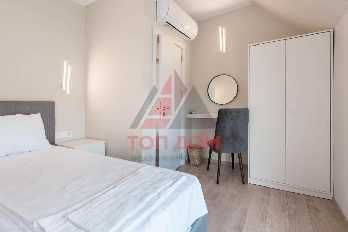 Дава се под наем Тристаен апартамент в Варна, Център - 70 кв.м за 1200 € - Снимка #4