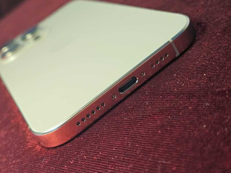 Apple iPhone 16 Pro Max 256GB Ca nou doar 24 cicluri