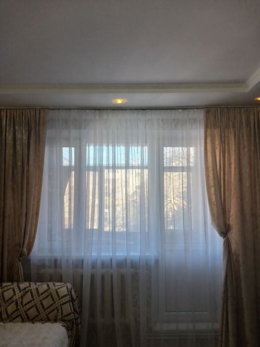 Продаю в зал шторы за 10000 т