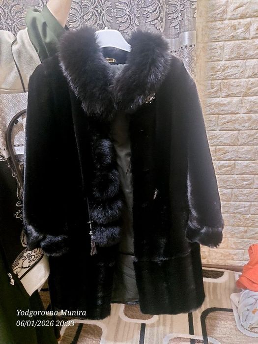 Yangi deyarli kiyilmagan ayollar shubasi