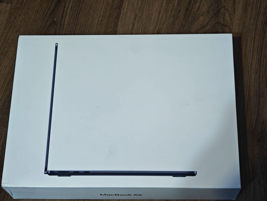 Нов  Macbook Air 13.6"M4 16 GB RAM 256 GB SSD Гаранция