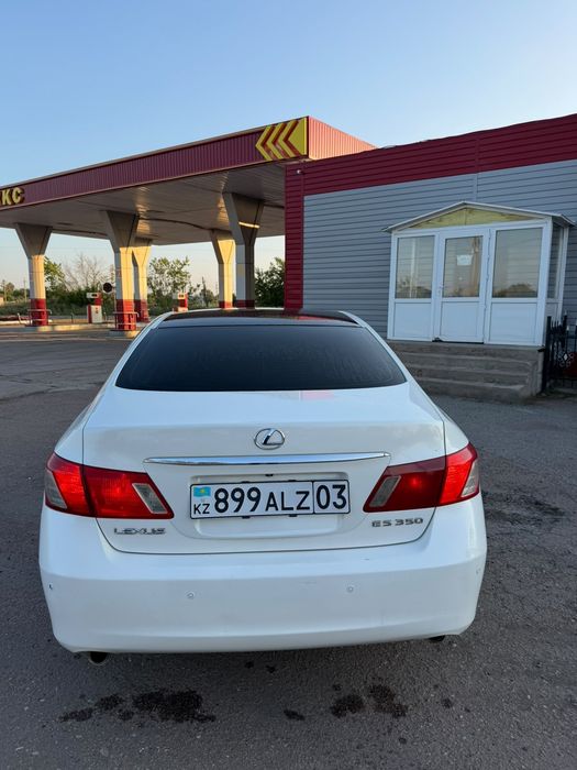Lexus ES350 сел поехал