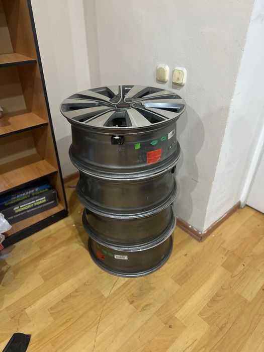 Продаю диски R19