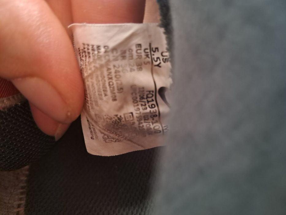 Vând adidași Nike Uptempo marimea 38