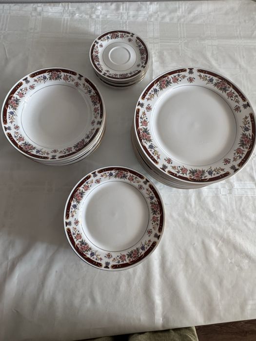 Тарелки  посуда.