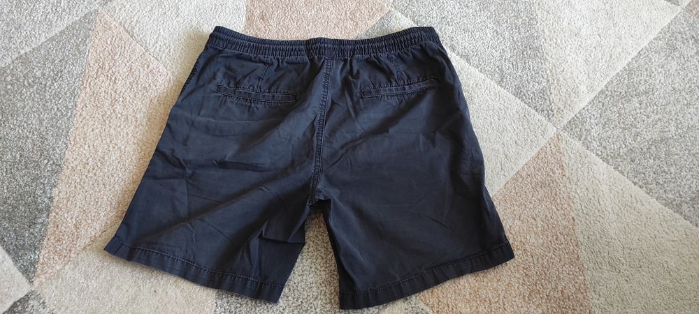 Къси гащи на марката HM