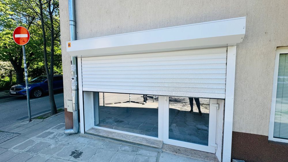 Отдава под наем помещение със статут гараж 29,5 м.кв. София Прощад Папа Йоан Павел II N 3