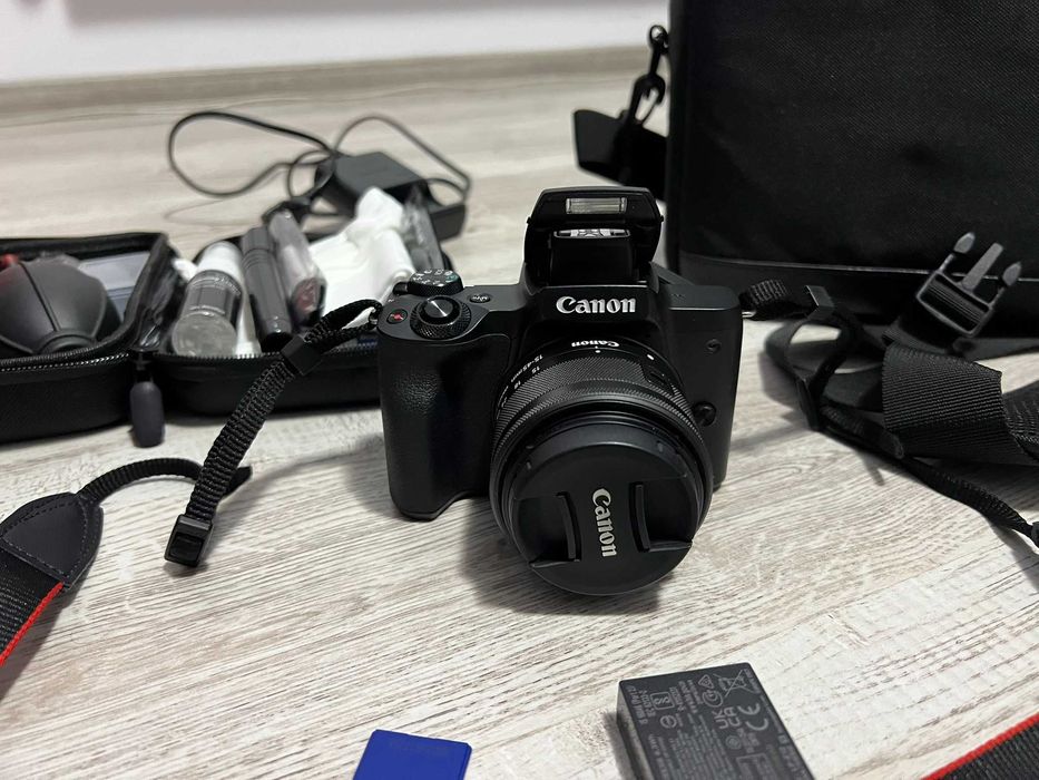 Canon EOS M50 Mark II + obiectiv EF-M 15-45mm – stare excelentă