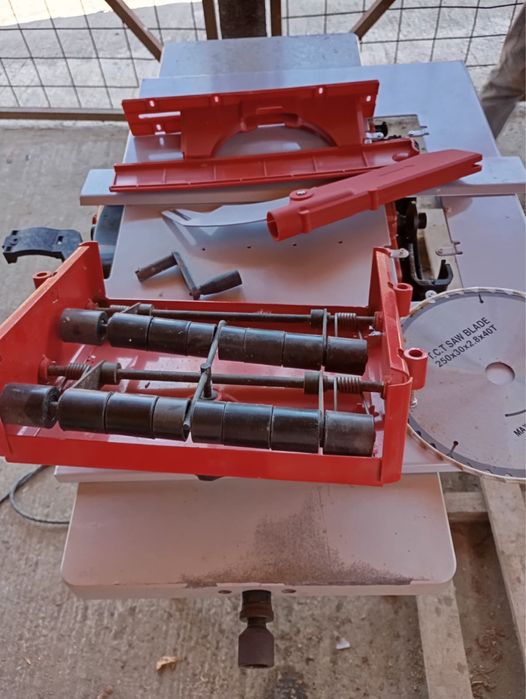 Rindea/ Abric de vânzare, folosit de 2 ori. (0752) 061 700