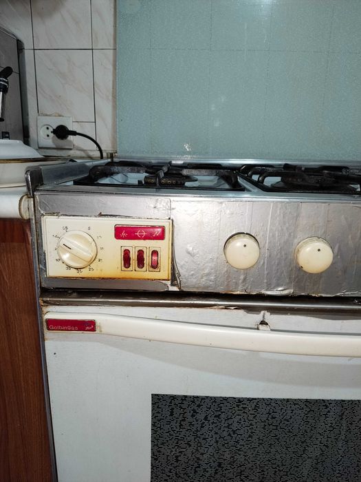 Продам газовую плиту