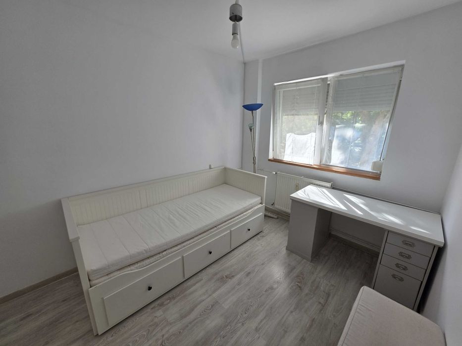 Inchiriez apartament cu 3 camere  Cetatii, parter inalt, 60 MP