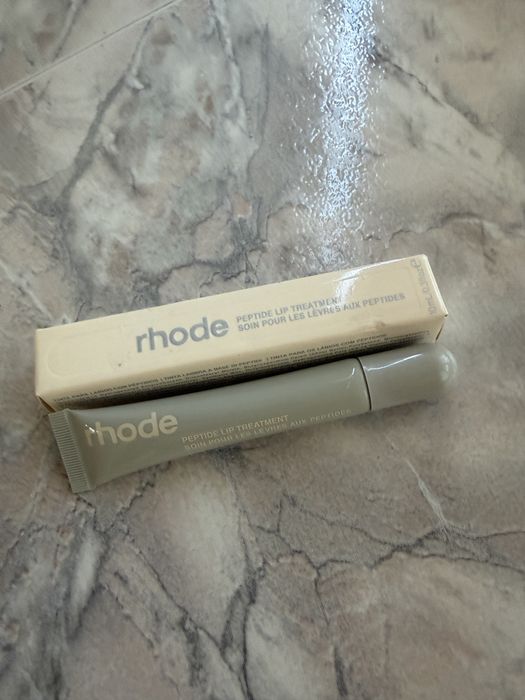 diverse modele de lipgloss rhode