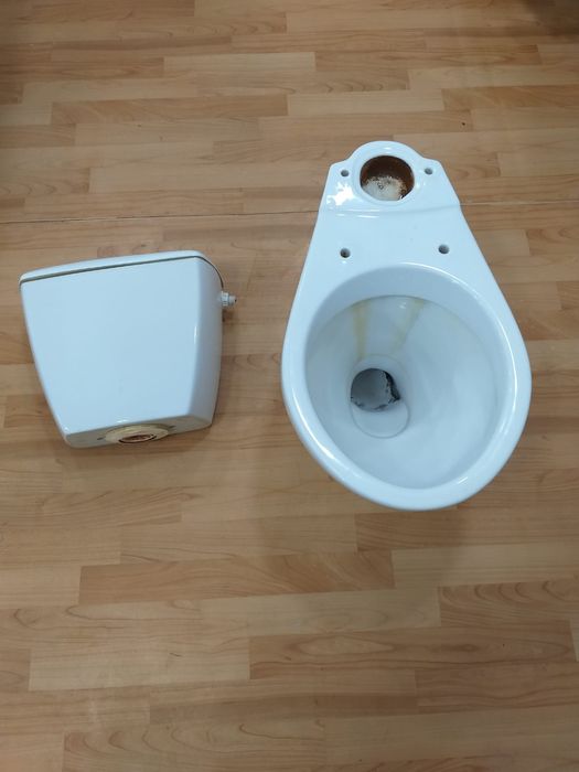 Туалет, унитаз рабочий