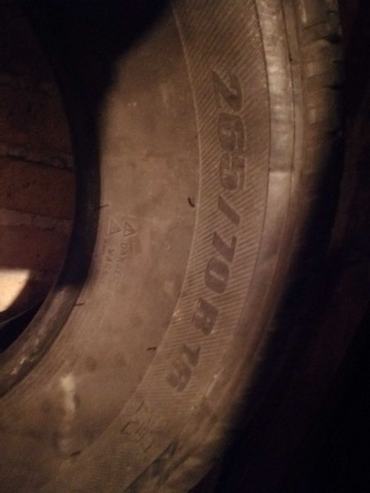 Продавам зимни  гуми втора ръка за джип.