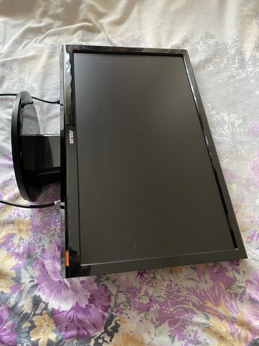 Монитор ASUS.