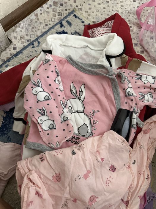Продам с рождения на девочку вещи