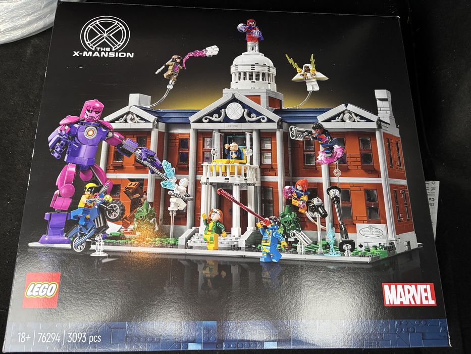 Vând set de colecție LEGO Marvel – X-Men: Conacul X-Mansion , nou