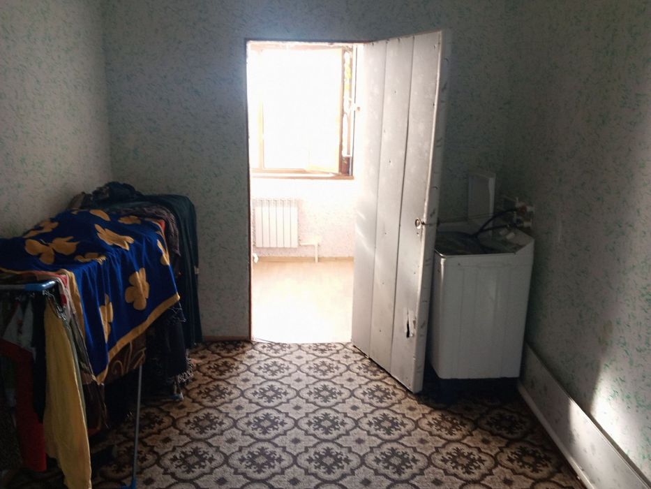 Uy sotigladi. Manzil Qarshi shahri Qarshi mahalla ayraport yoʻli