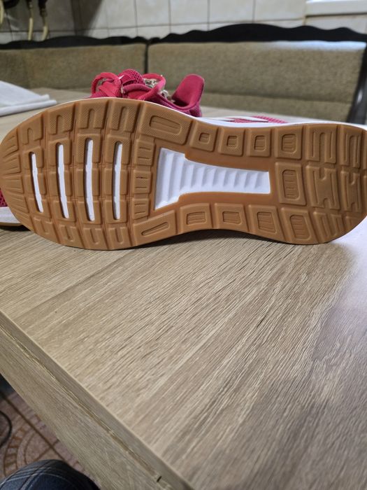 Adidas femei ca si noi