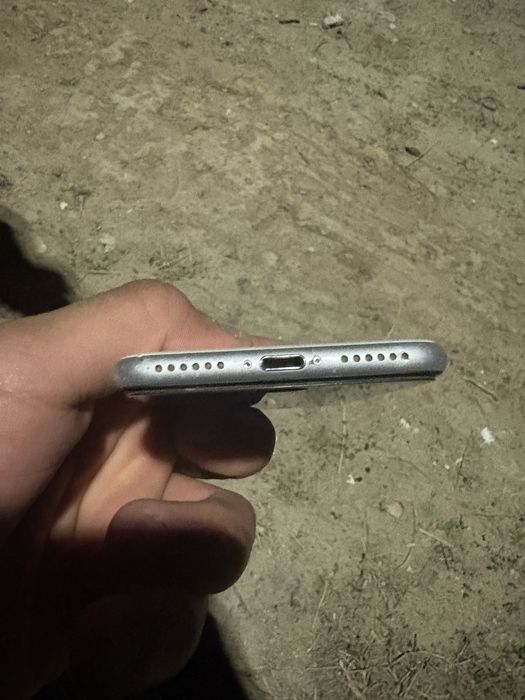 продам айфон se 2020