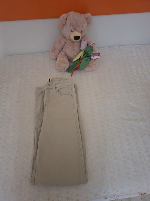 Сладки бежови дънки