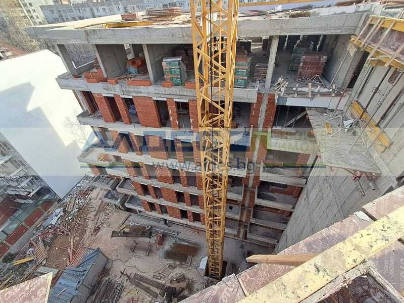 Продава се чисто нов 3-стаен ап. в Зона Б19!