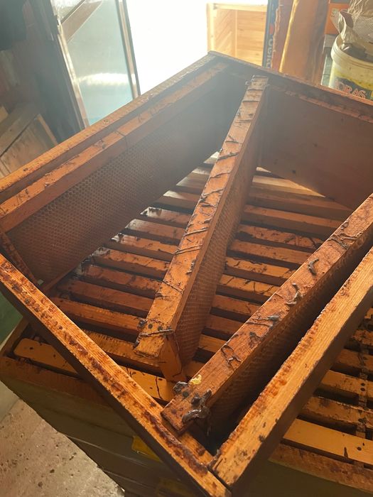 Rame stupi 1/2 clădite și caturi 1/2