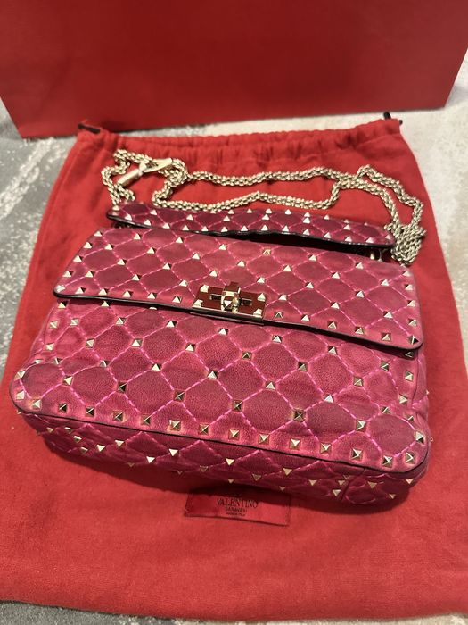 Оригинална  Valentino Garavani Spike Bag Rockstud Medium  от PAP