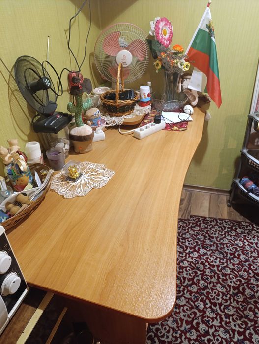 Ученическо бюро с рафт