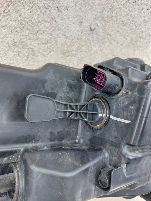 Десен фар VW CADDY 2010 - 2015